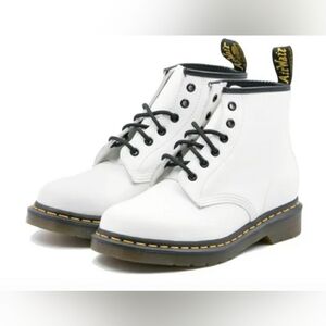 Dr Martens White Unisex Yellow Stitch Smooth Leather Ankle Boots NWOB